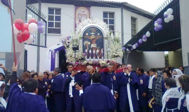 Señor de los Milagros derramó bendiciones a su paso