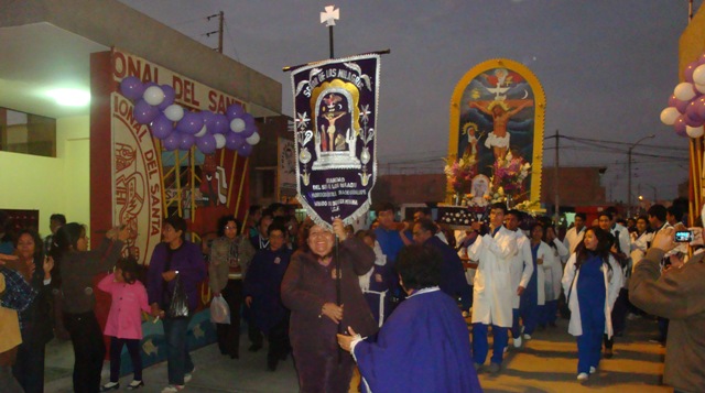 Imagen del Señor de los Milagros visitó Universidad Nacional del Santa