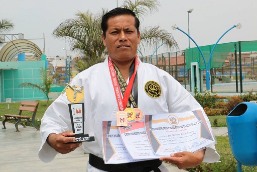 Profesor de Karate de Escuela Municipal de Nuevo Chimbote nos representará en Olimpiadas Tokio 2020