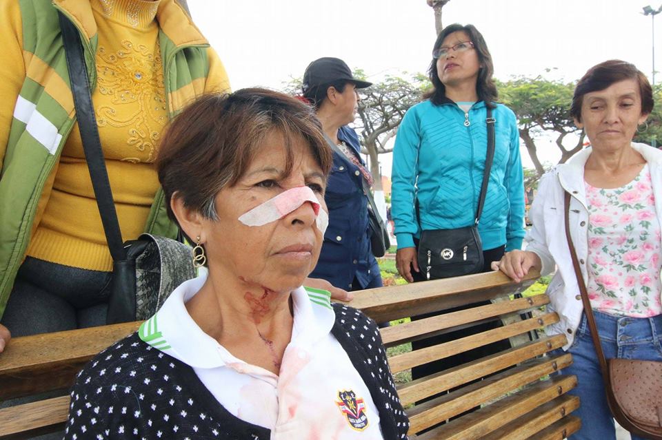 Chimbote: denuncian a jefe policial y a responsable que arrojó bomba lacrimógena en el rostro de maestra