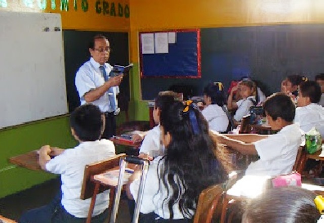 Mil becas entregarán a docentes de todo el país en vacaciones de verano