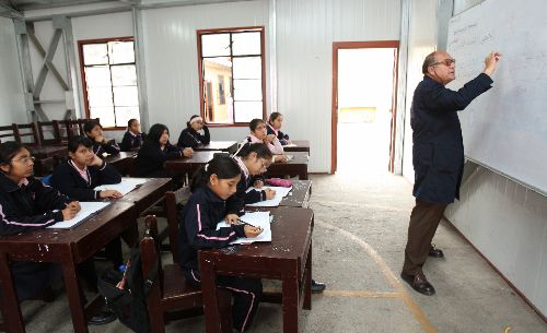 Unos 400,000 profesores tendrán incremento de remuneraciones en marzo