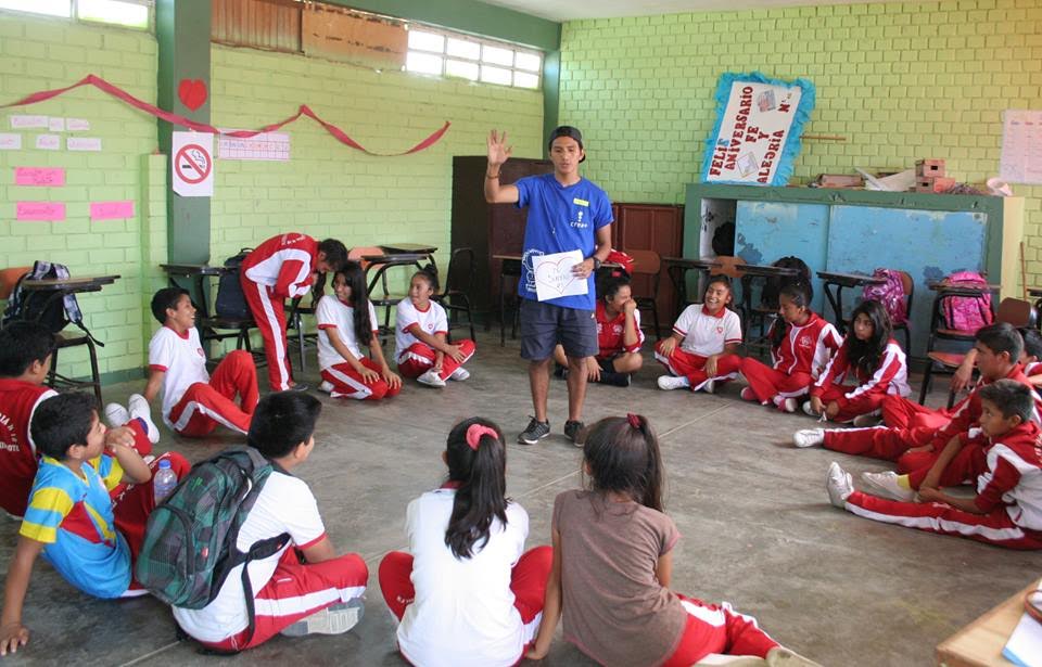 Programa de voluntariado juvenil  beneficia a estudiantes de Chimbote