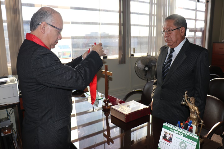 Corte del Santa continúa promoviendo jueces en diversas especialidades del distrito judicial