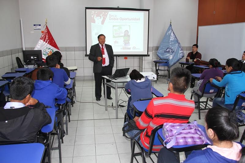 Áncash: Jóvenes becados de escasos recursos económicos iniciaron estudios superiores
