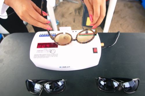 Exponerse al sol sin la debida protección puede causar hasta cáncer en los ojos