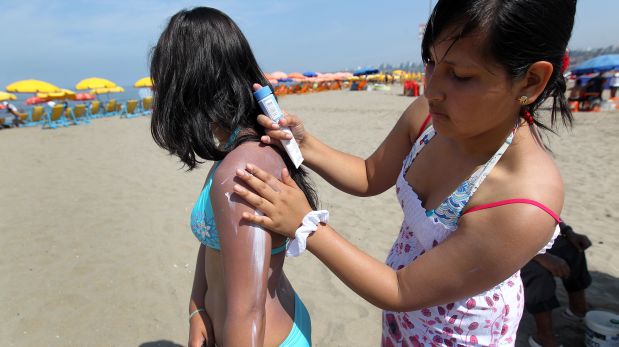 Recomiendan usar protector solar con factor 50 + para evitar cáncer de piel