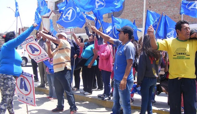 Seguidores de Roberto Briceño rechazan a Victoria Espinoza como alcaldesa