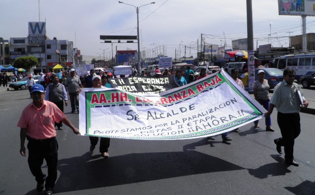 Moradores de “Esperanza Baja” exigen reinicio de obra abandonada‏ 