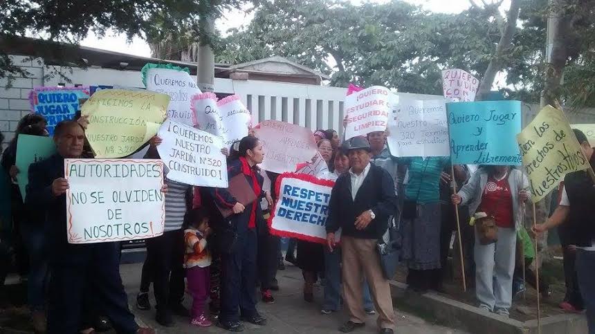 Padres de familia  protestan en Subregión Pacífico por abandono de obra en su colegio