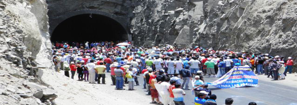 Pescadores protestaron y bloquearon tránsito interprovincial (video)