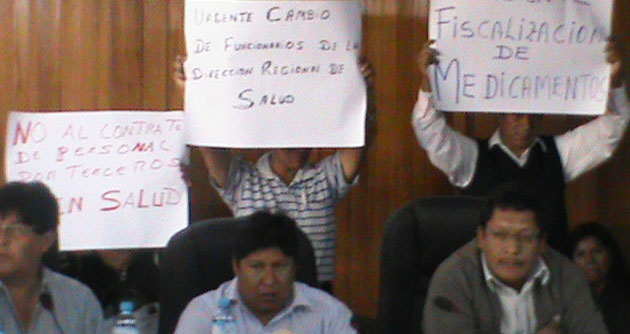  Directores de Salud y Educación asumen cargo en medio de crisis institucional