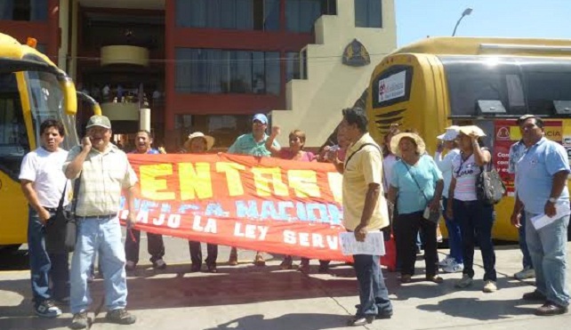 Con protesta administrativos exigen que artículos de Ley del Servicio Civil sean modificados