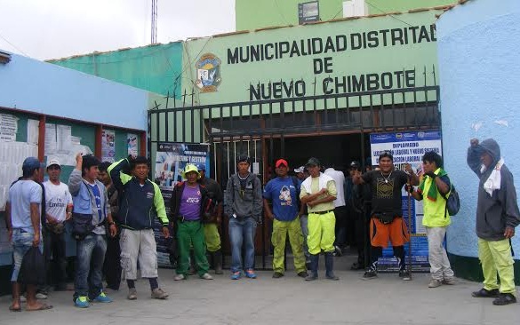Trabajadores de limpieza pública del municipio sureño protestan por falta de pagos