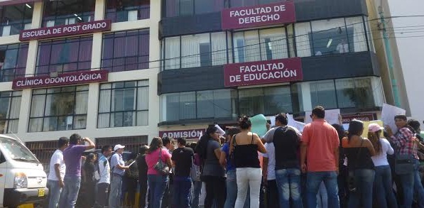 Alumnos de universidad Uladech rechazan alza de pensiones