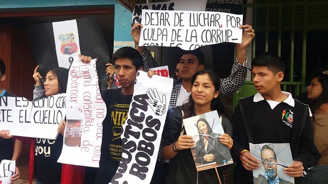 Escolares de Casma y Chimbote protestan contra la corrupción