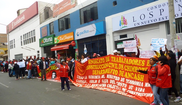 Obreros de construcción civil protestan por embargo a constructoras