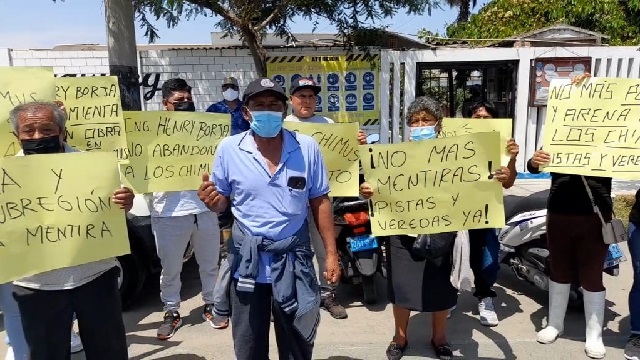 Vecinos de “Los Chimus” reclaman a gobernador regional de Áncash ejecución de obra