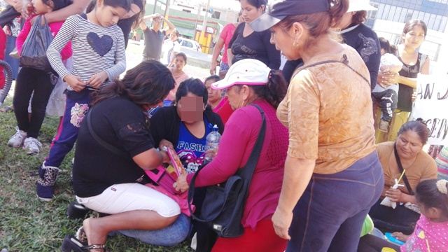 Alumna que sufrió intoxicación por plaguicida se desmayó durante protesta en Chimbote