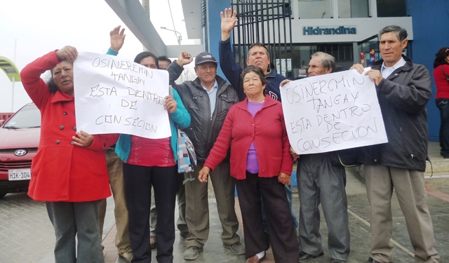  Moradores de “Tangay Bajo” exigen en Hidrandina instalación de servicio urbano