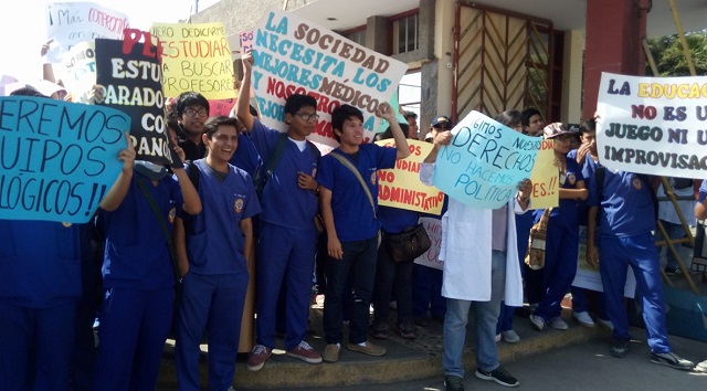 Estudiantes de Medicina e Ingeniería Agroindustrial protestan contra autoridades de la UNS