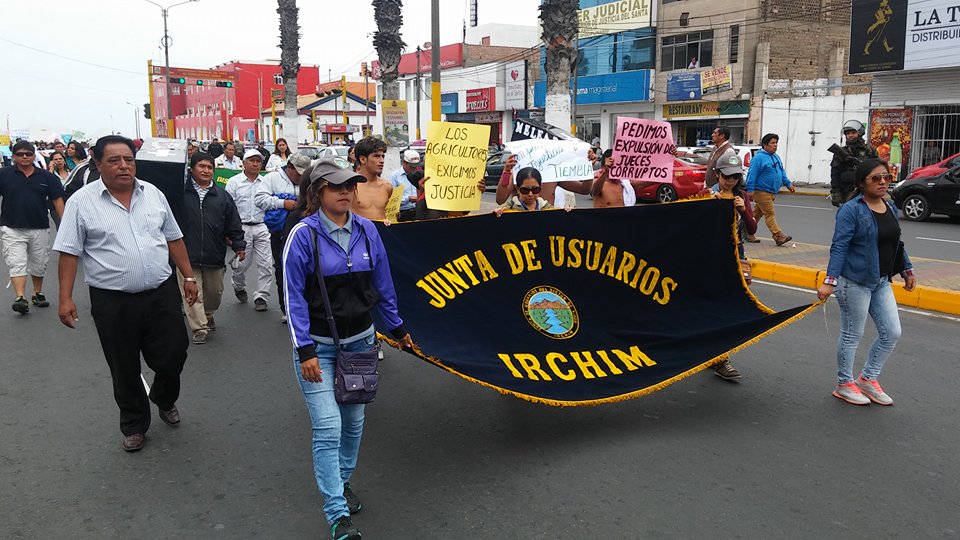 Multitudinaria marcha de agricultores en rechazo a fallo de jueces de la Corte del Santa