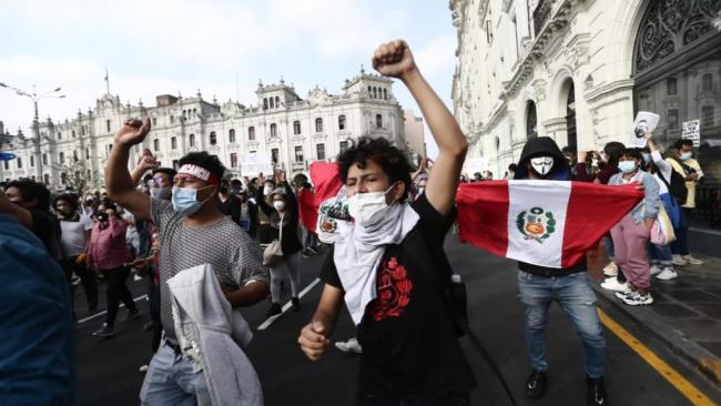 Días de furia y vacancia del poder en el Perú