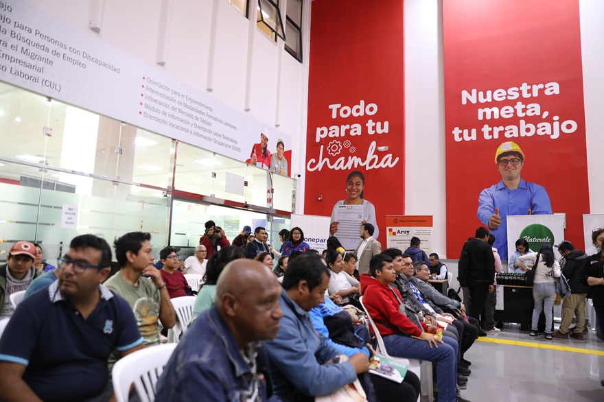 Más de 600 vacantes de trabajo para teleoperadores, operarios de almacén, y otros se ofertan en maratones del empleo  