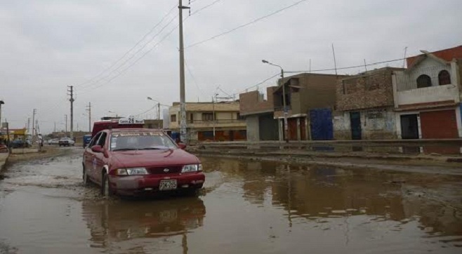 Chimbote: Pueblos continúan inundados a consecuencia del desborde de dren