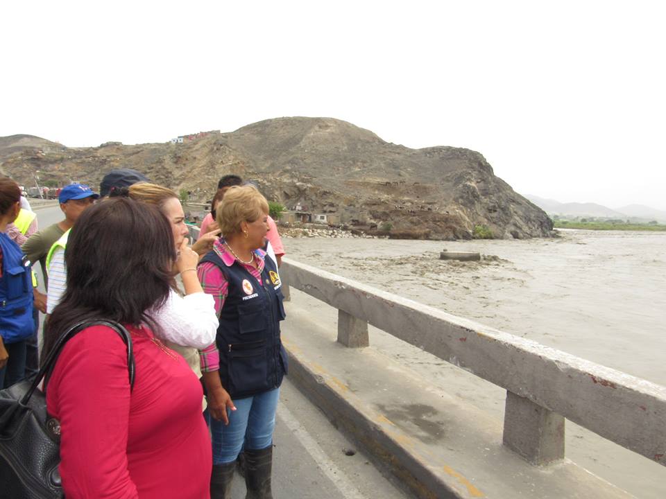 Anuncian mantenimiento del puente por donde atraviesa el río Santa 