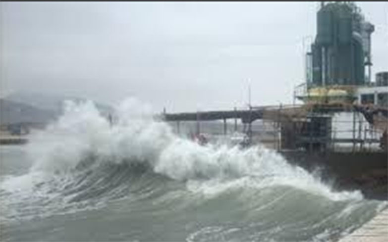 Veinte puertos del litoral peruano cerrados por oleajes ligeros