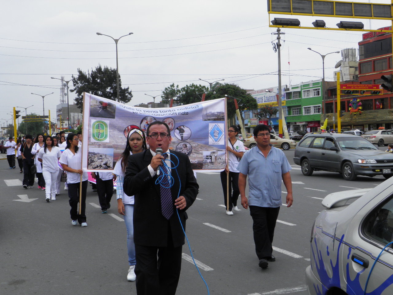 Universitarios se movilizan para que no se siga contaminando Chimbote