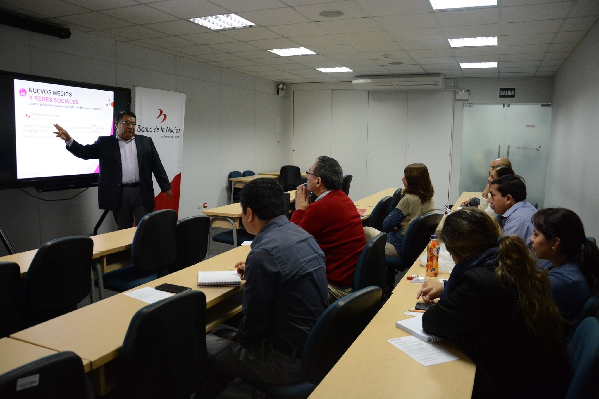 Conferencia “La redacción profesional y la marca personal” en la Feria del Libro de Nuevo Chimbote  