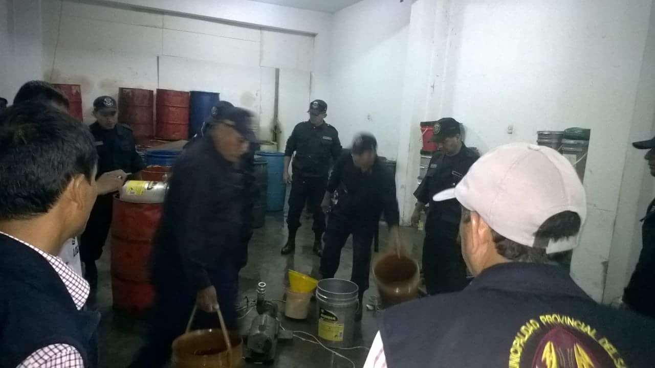 Chimbote: multan a vecino de "Miraflores Alto" por comercializar petróleo clandestino