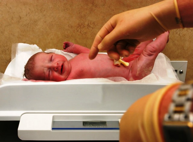 Nacidos a partir de diciembre contarán con seguro gratuito hasta los 5 años