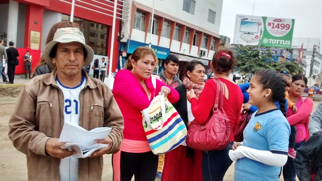 Padres protestan porque 40 alumnos de colegio de Santa Clemencia se quedaron sin profesor