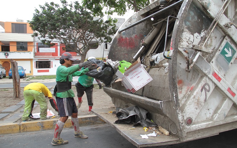 Nuevo Chimbote: sancionarán a vecinos que arrojen basura en la vía pública