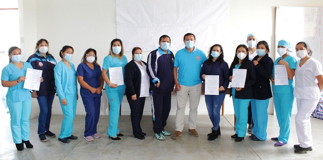Reconocen labor de enfermeros y técnicos en enfermería que batallan contra el covid-19 en Chimbote