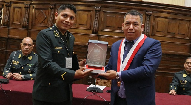 Policía chimbotano fue reconocido en el Congreso de la República por buenas prácticas