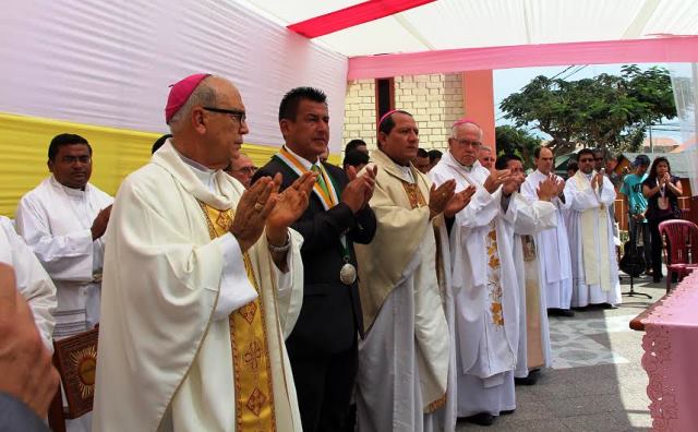 Tres casmeños fueron condecorados como hijos predilectos por fiesta patronal de la zona