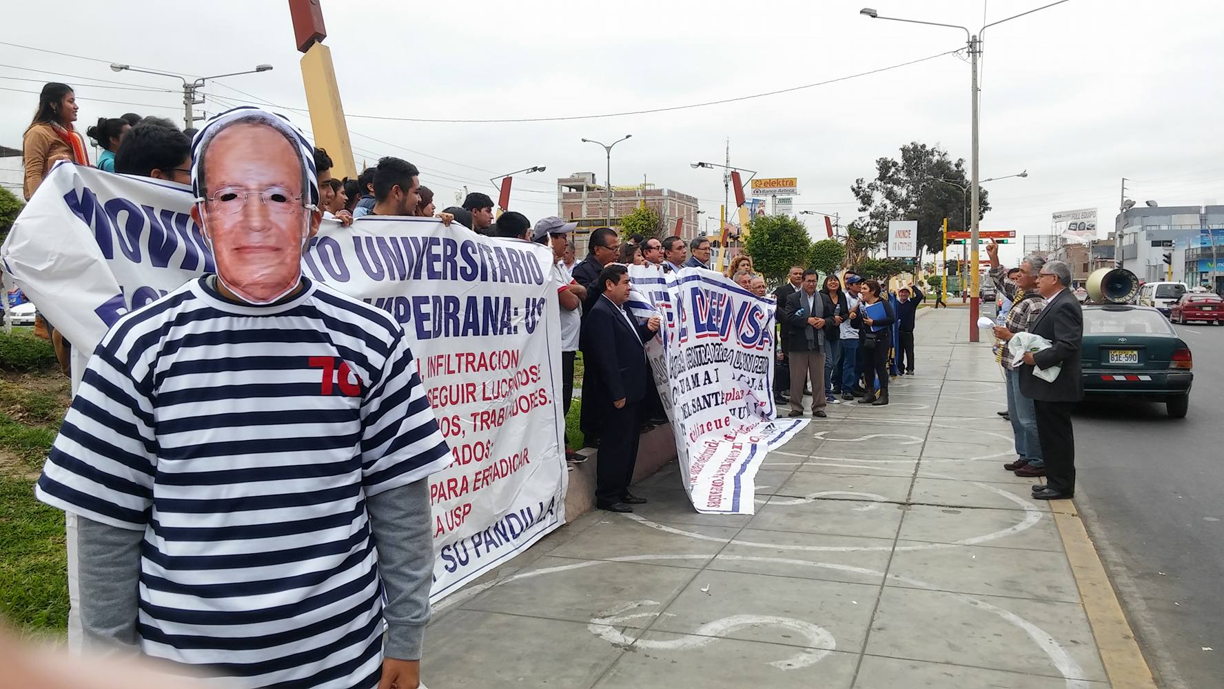 Chimbote: realizan plantón para exigir que se ratifique condena contra rector de la USP