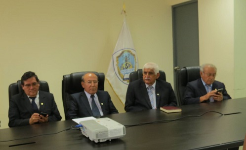 Rector de la Universidad San Pedro anuncia que seguirá en el cargo desafiando a la SUNEDU