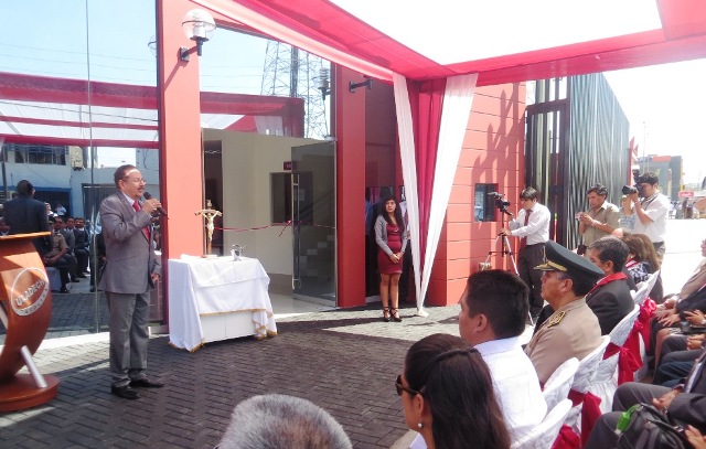 Cámara del Santa premió a rector de Uladech como Empresario del Año 2015