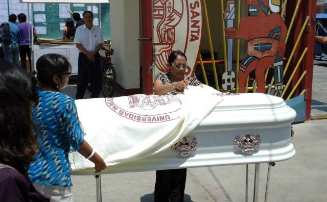 Rectora de la UNS protesta por estado de violencia en Chimbote