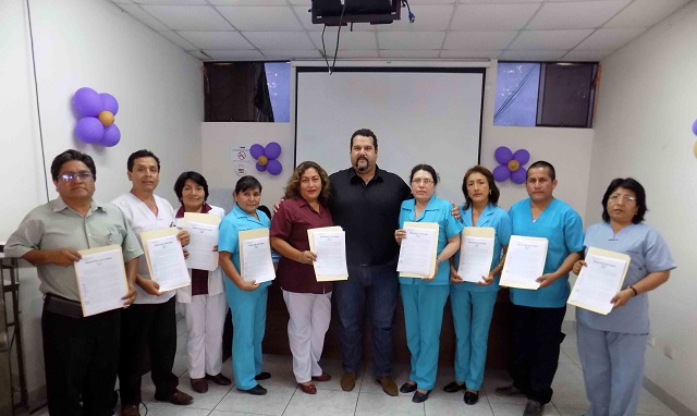 Chimbote: Nueve trabajadores de la Red de Salud Pacífico Norte son promovidos a nuevos cargos