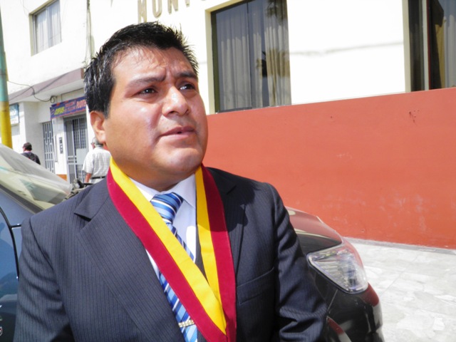 Regidor Lynch demanda mayor control del comercio ambulatorio en centro de Chimbote