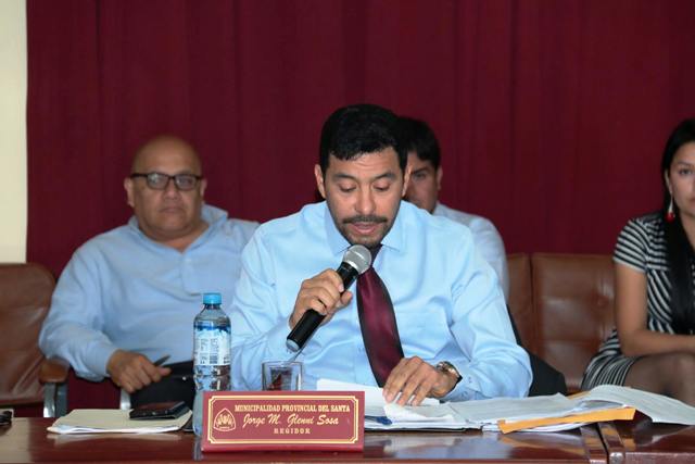 Regidor Glenni dice que sí le gustaría postular al Congreso, pero tiene compromiso con Chimbote