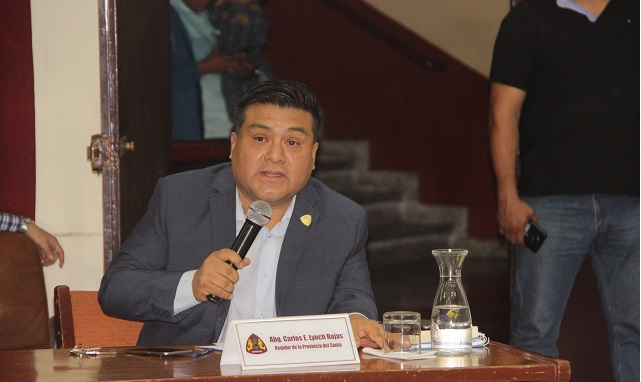 Chimbote: regidor Lynch rechaza violencia en el municipio, pero pidió solución a demanda de los trabajadores