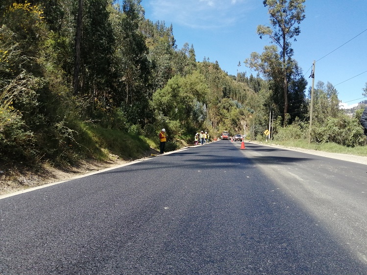 Inician construcción de carreteras en Áncash en beneficio de más de 300 mil personas