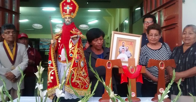 Reliquias de Santos Mártires y la imagen de San Pedro fueron trasladadas a Trujillo para la misa del Papa Francisco   